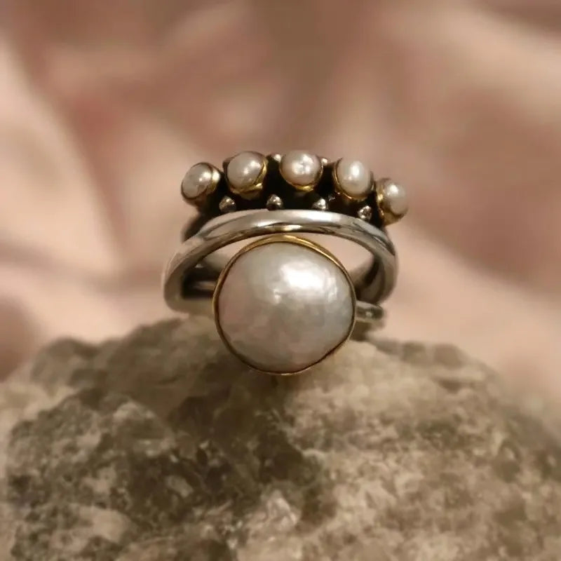Anillo Vintage con Corona en Plata y Perlas