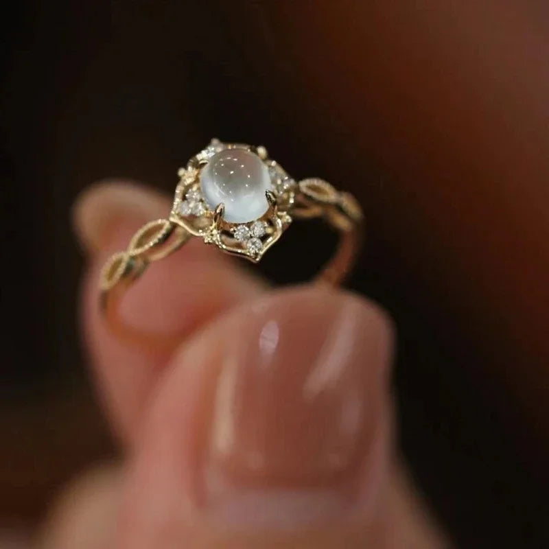Anillo Mathilda con Piedra Luna