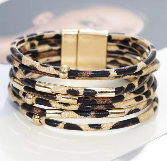 Pulsera Boho Ancha con Múltiples Capas