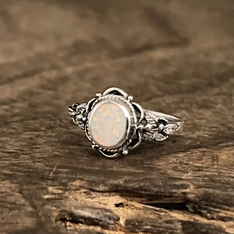 Anillo Floral Vintage en Plata y Ópalo