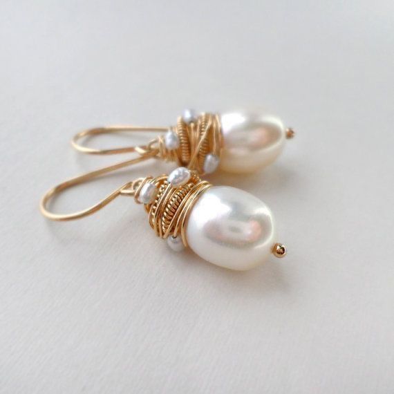Pendientes de Perlas Vintage con Hilos Dorados