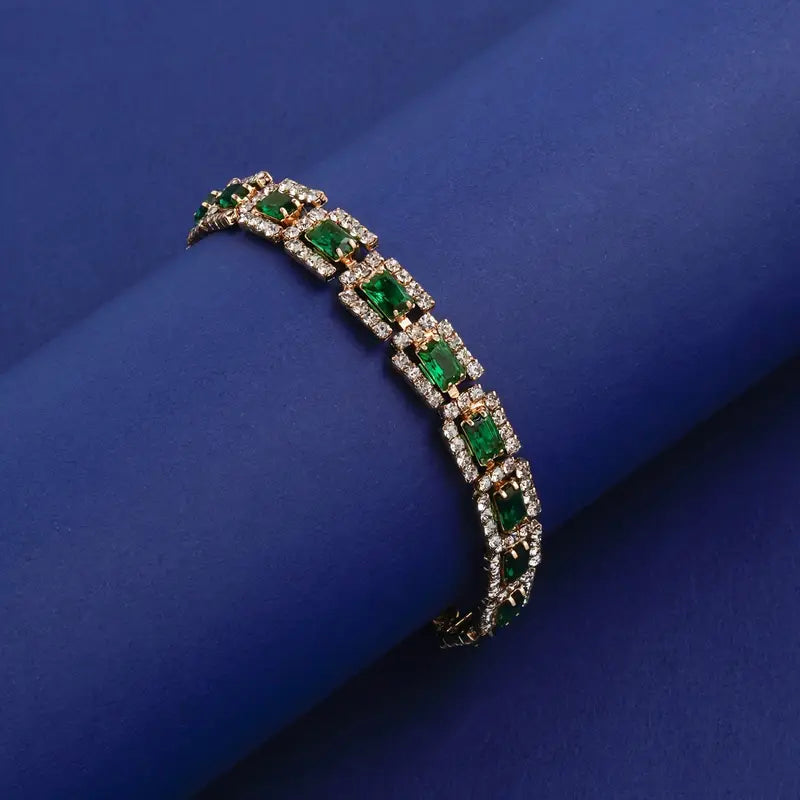 Elisa Esmeralda del Brazalete de Oro