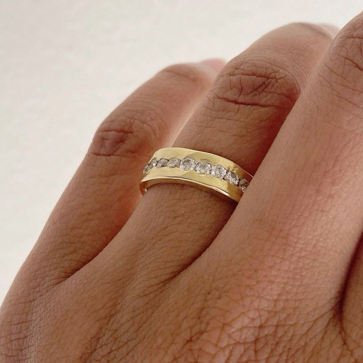 Anillo vintage de oro con zirconia