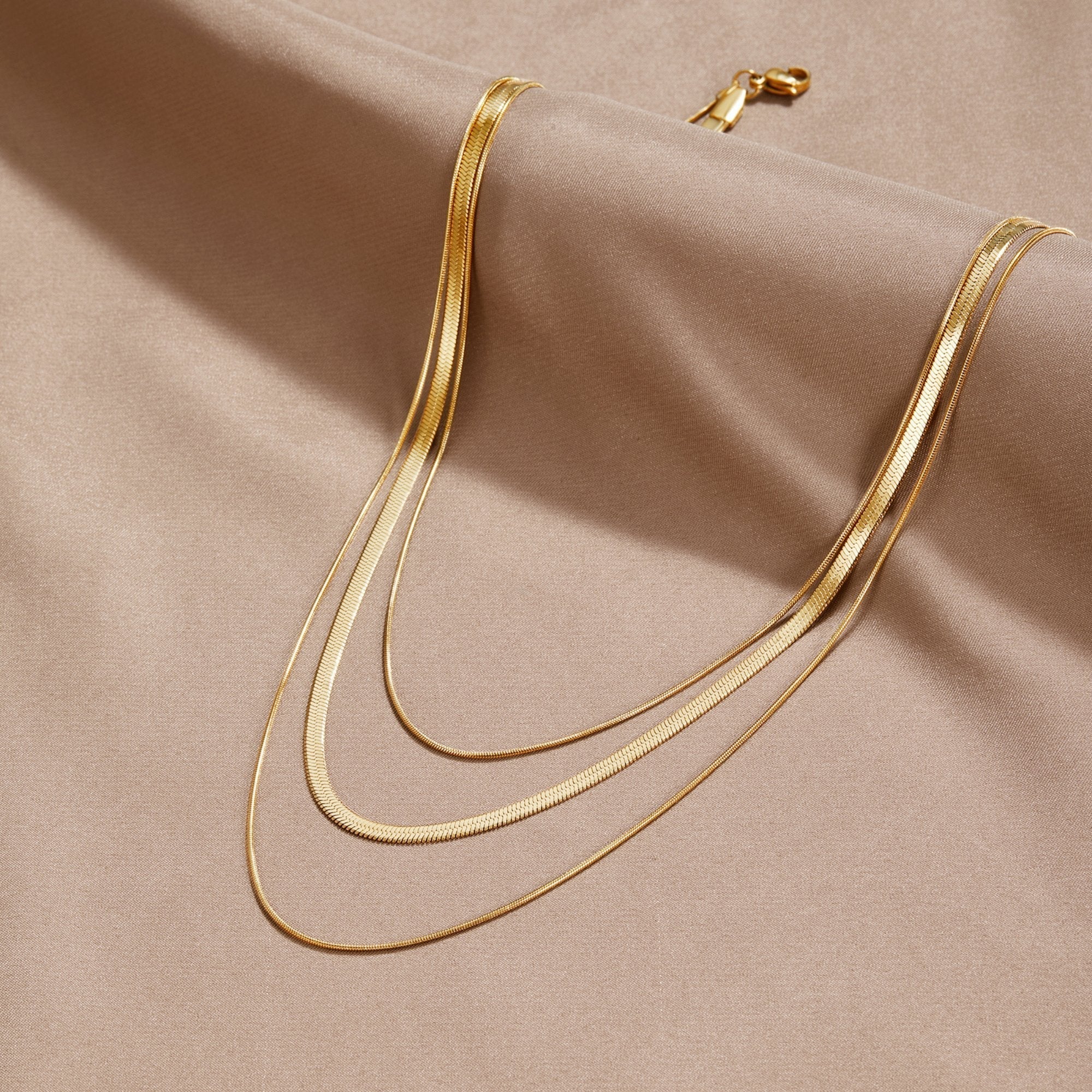 Collar de Cadena de Oro Multicapa