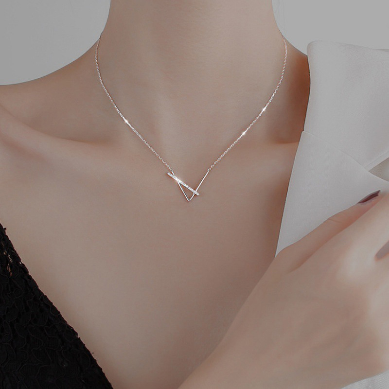 Collar Plateado Brillante