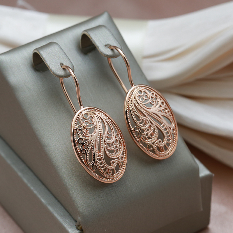 Pendientes Elegantes y Brillantes de Oro