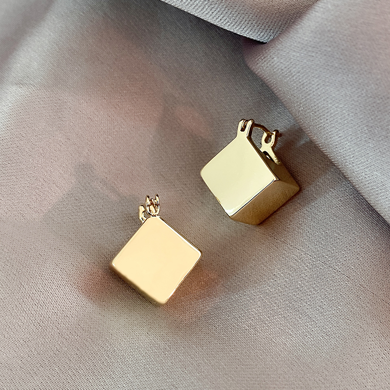 Pendientes de Oro Cúbicos Elegantes