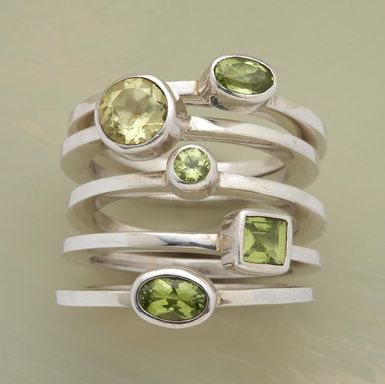 Anillo de Vidrio Verde Vintage con Capas de Plata