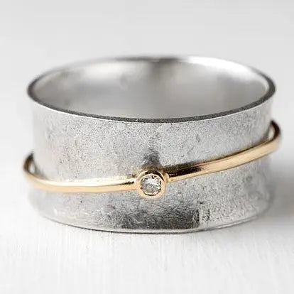 Anillo de Plata Vintage con Circonitas y Detalles Dorados