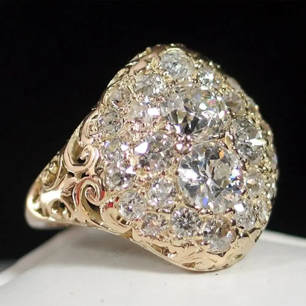 Anillo Redondo Vintage de Oro con Diamante
