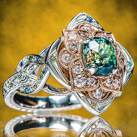 Anillo de Plata Vintage con Flor Brillante