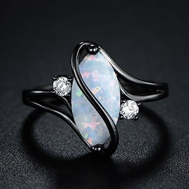 Anillo Vintage de Ópalo Negro Retorcido
