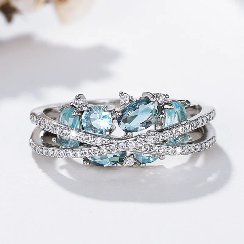 Anillo con cruz en plata y gema azul