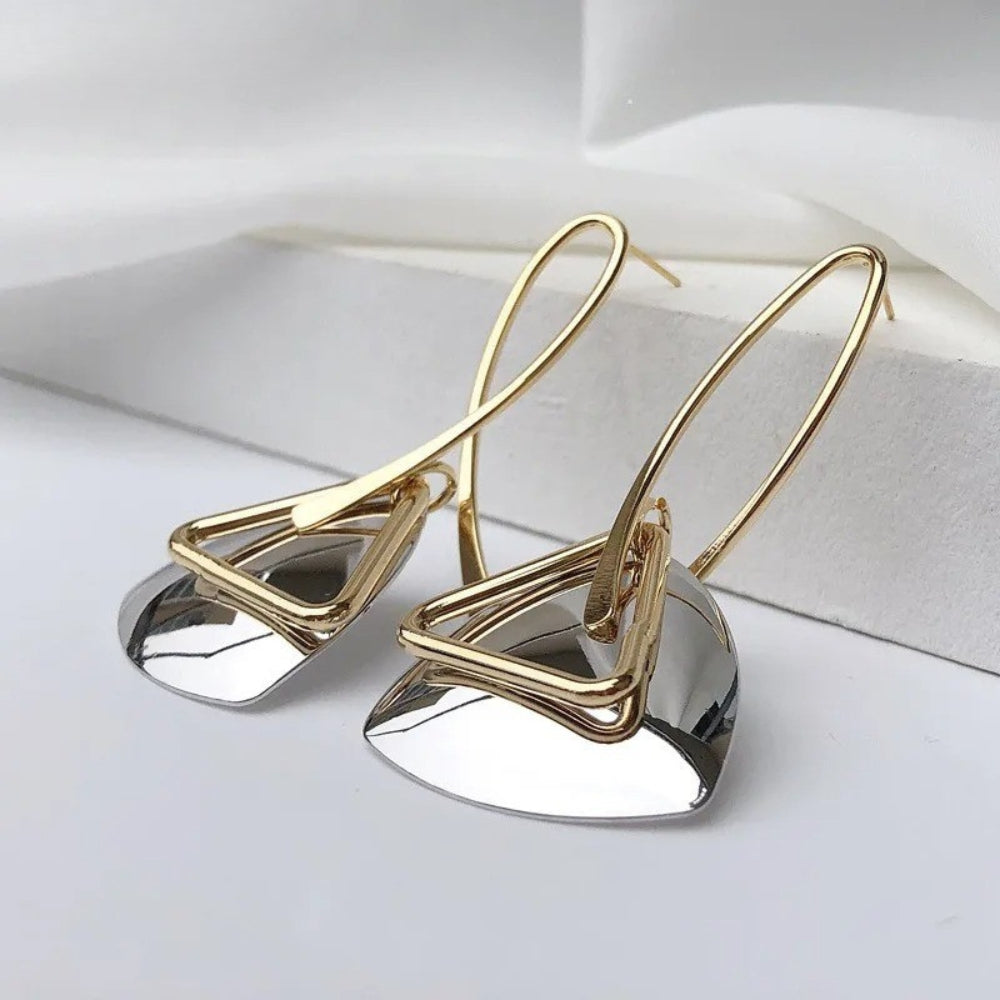 Colgante triangular retro de plata y pendientes con gancho curvado