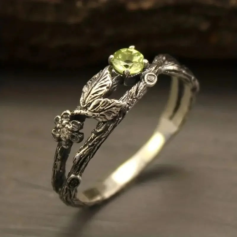 Anillo de plata vintage con piedra en forma de hoja verde