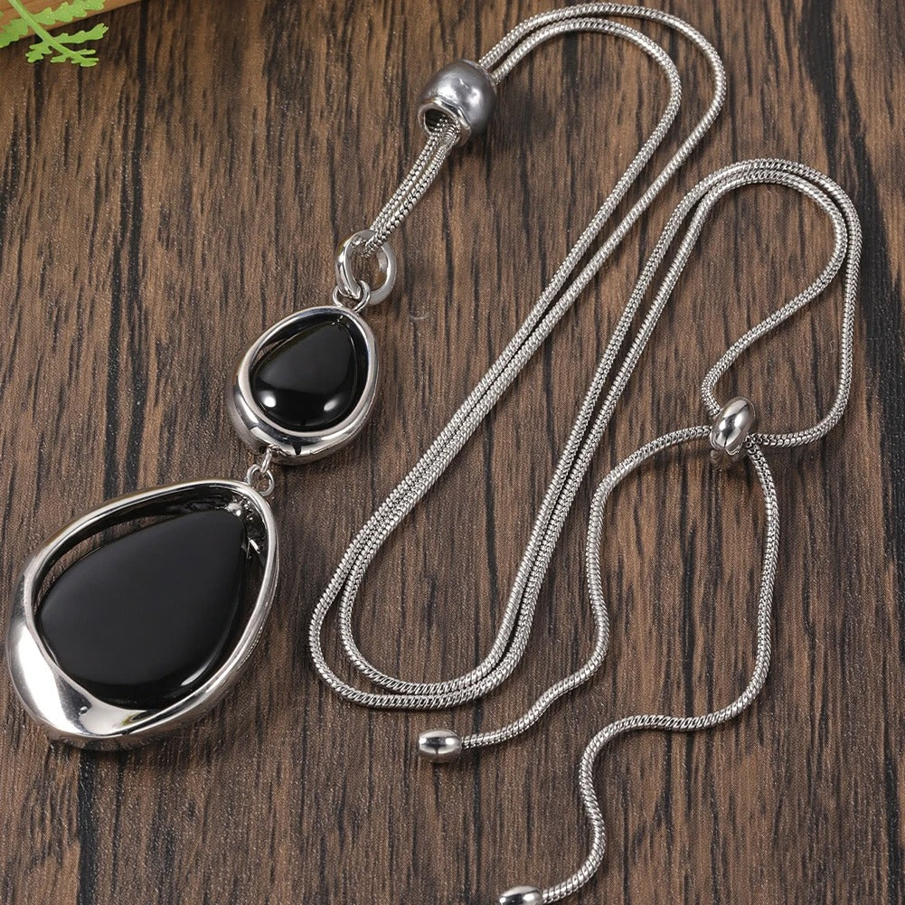 Collar Vintage Elegante con Piedra Negra